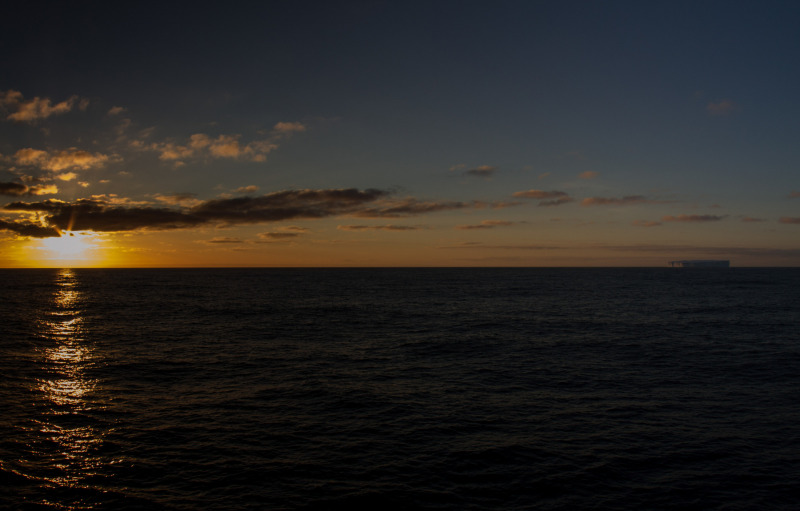 Sunset-with-Full-Table-Ice