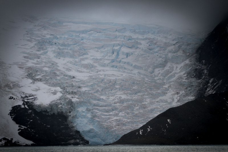 glacier-crumbling